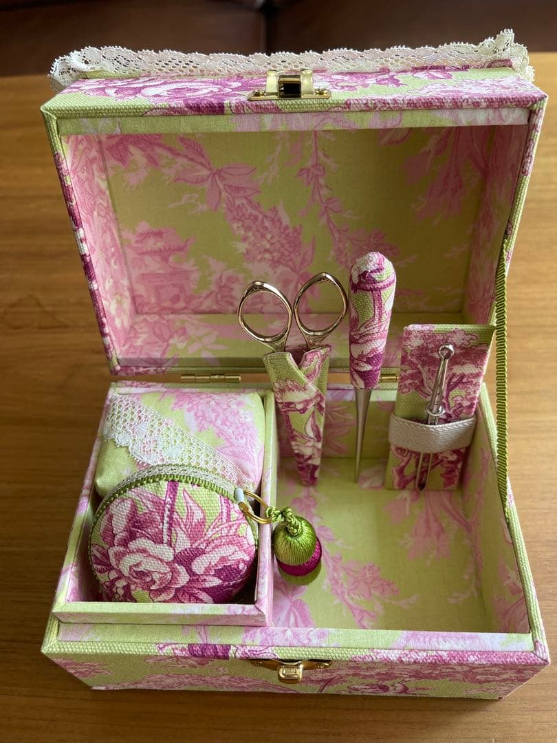 カルトナージュミニ裁縫箱