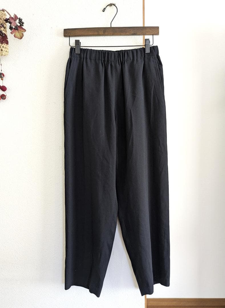 ヨーガンレール☆ウール二重織☆マットな光沢とドレープの美ラインPT☆クロ紺