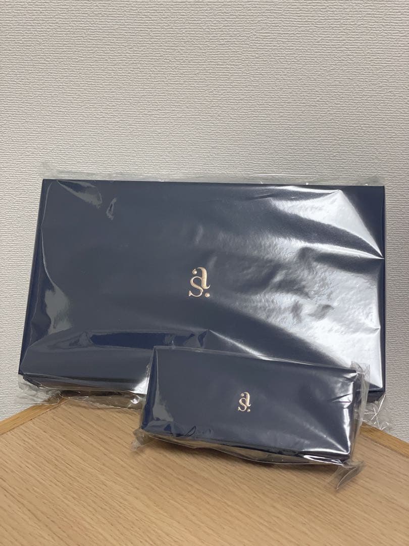 インスタグラマー　しーちゃん　iPhoneケース + リップケース