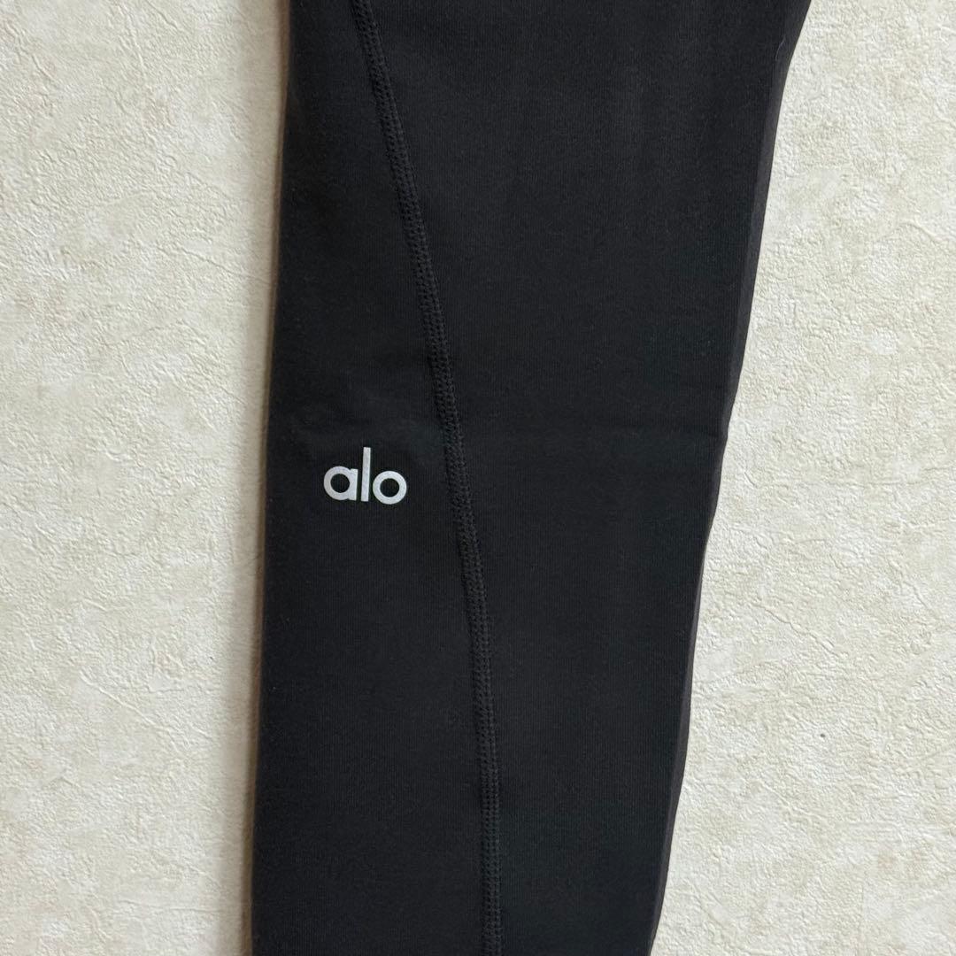 alo レギンス