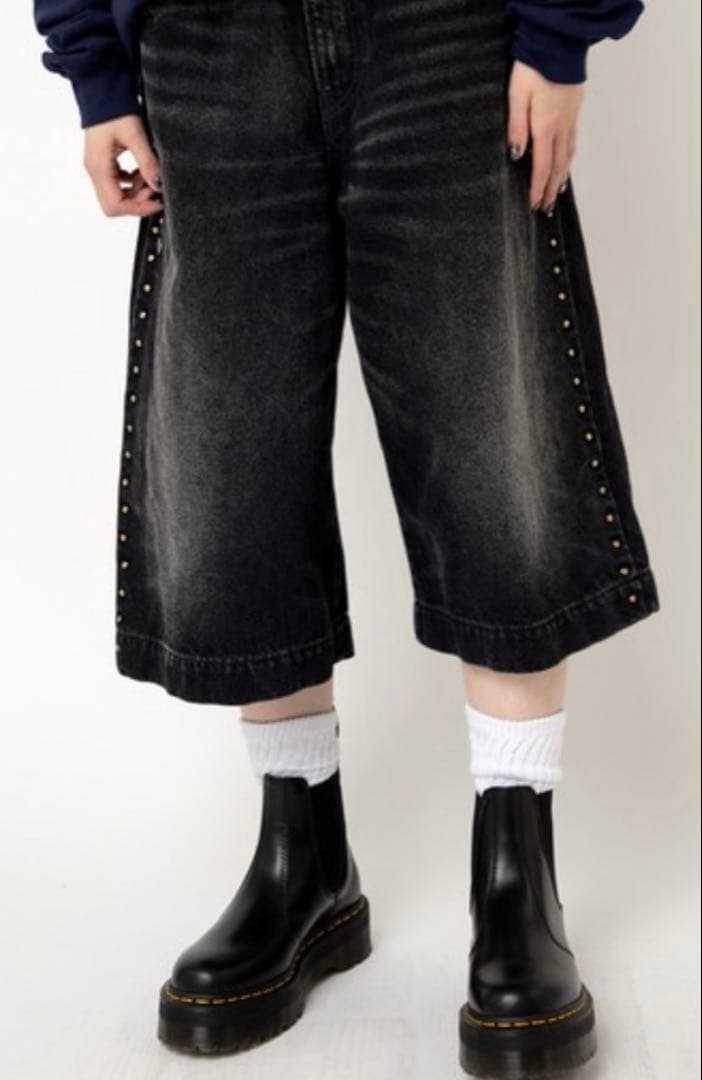 新品【RNA】スタッズラインルーズカットレングスパンツ　ブラック　Mサイズ