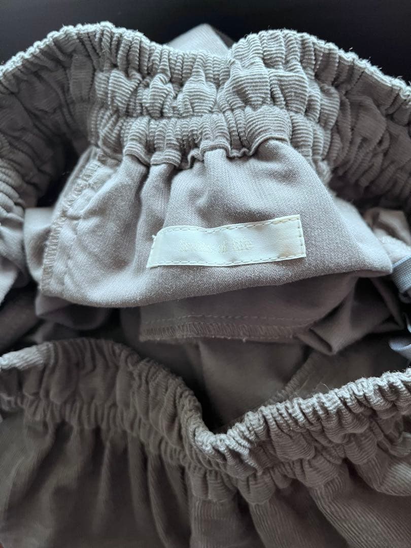 フルーツオブライフ　コーデュロイ　テーパードパンツ