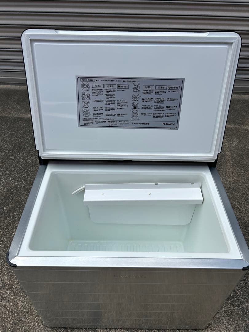 DOMETIC ステンレス冷蔵庫 四角形