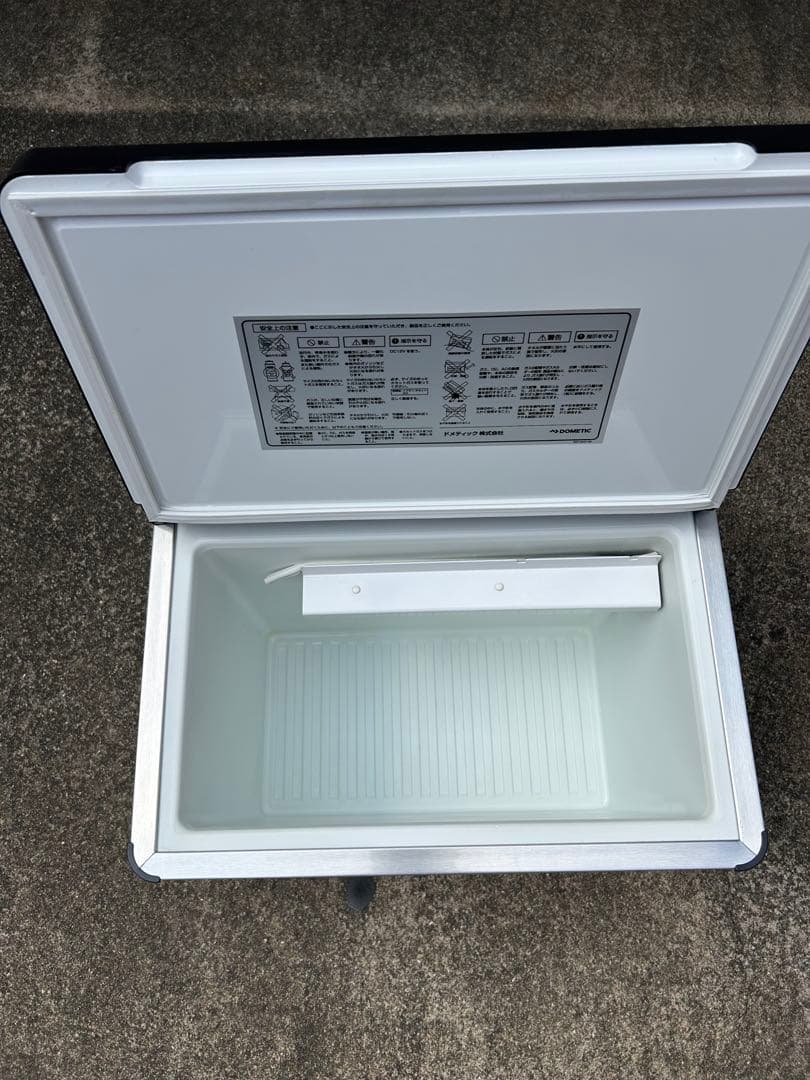 DOMETIC ステンレス冷蔵庫 四角形