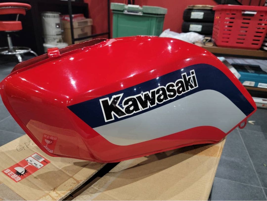 GPZ400逆車 ガソリンタンク美品　テールカウル