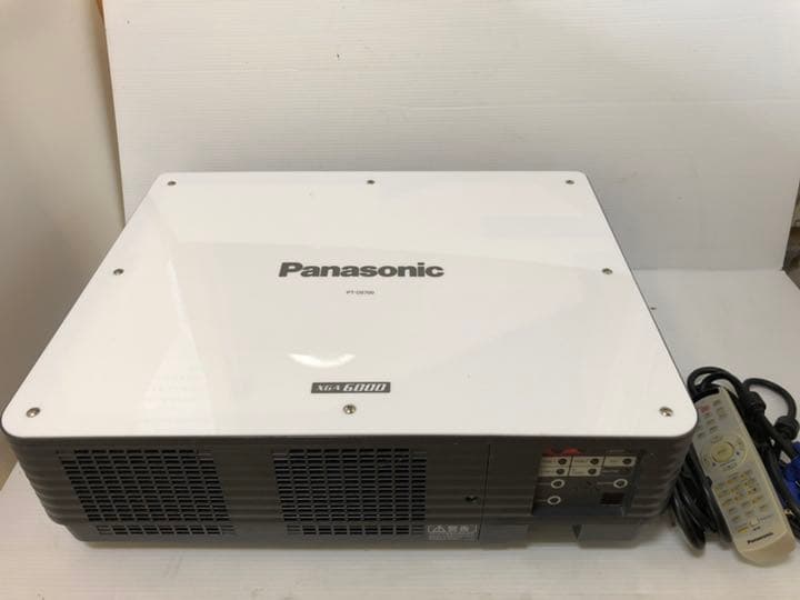 PANASONIC プロジェクター 高輝度6000ルーメンランプ使用各56時間