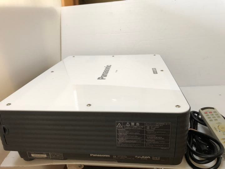 PANASONIC プロジェクター 高輝度6000ルーメンランプ使用各56時間