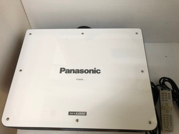 PANASONIC プロジェクター 高輝度6000ルーメンランプ使用各56時間