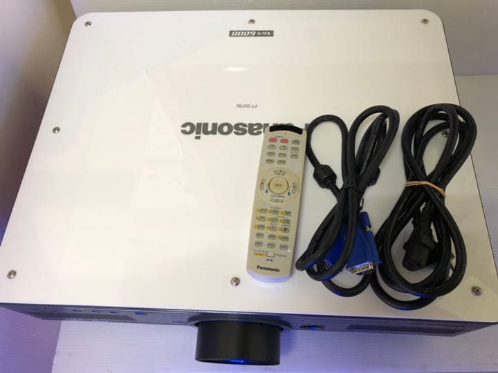 PANASONIC プロジェクター 高輝度6000ルーメンランプ使用各56時間