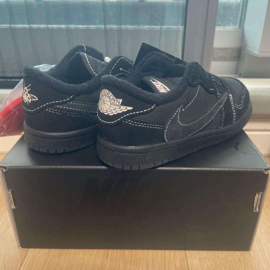 トラヴィススコット　エアジョーダン1 ブラックファントム