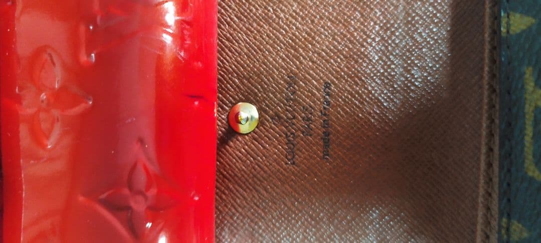 ルイヴィトン赤エナメル財布