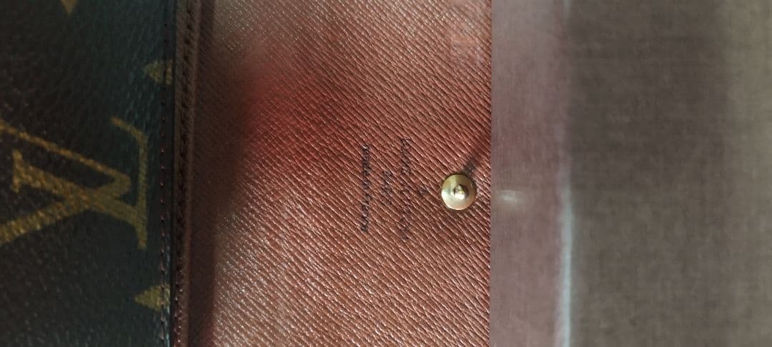 ルイヴィトン赤エナメル財布