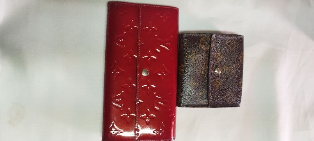 ルイヴィトン赤エナメル財布