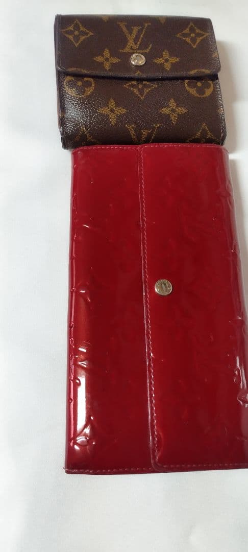ルイヴィトン赤エナメル財布