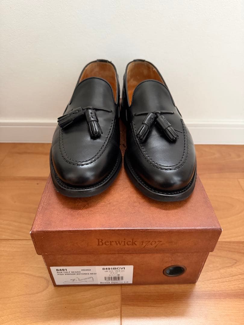 Berwick タッセルローファー ブラック　8491