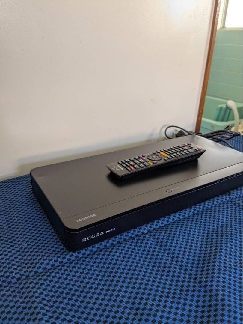【ララ】TOSHIBA REGZAブルーレイプレーヤー リモコン付き
