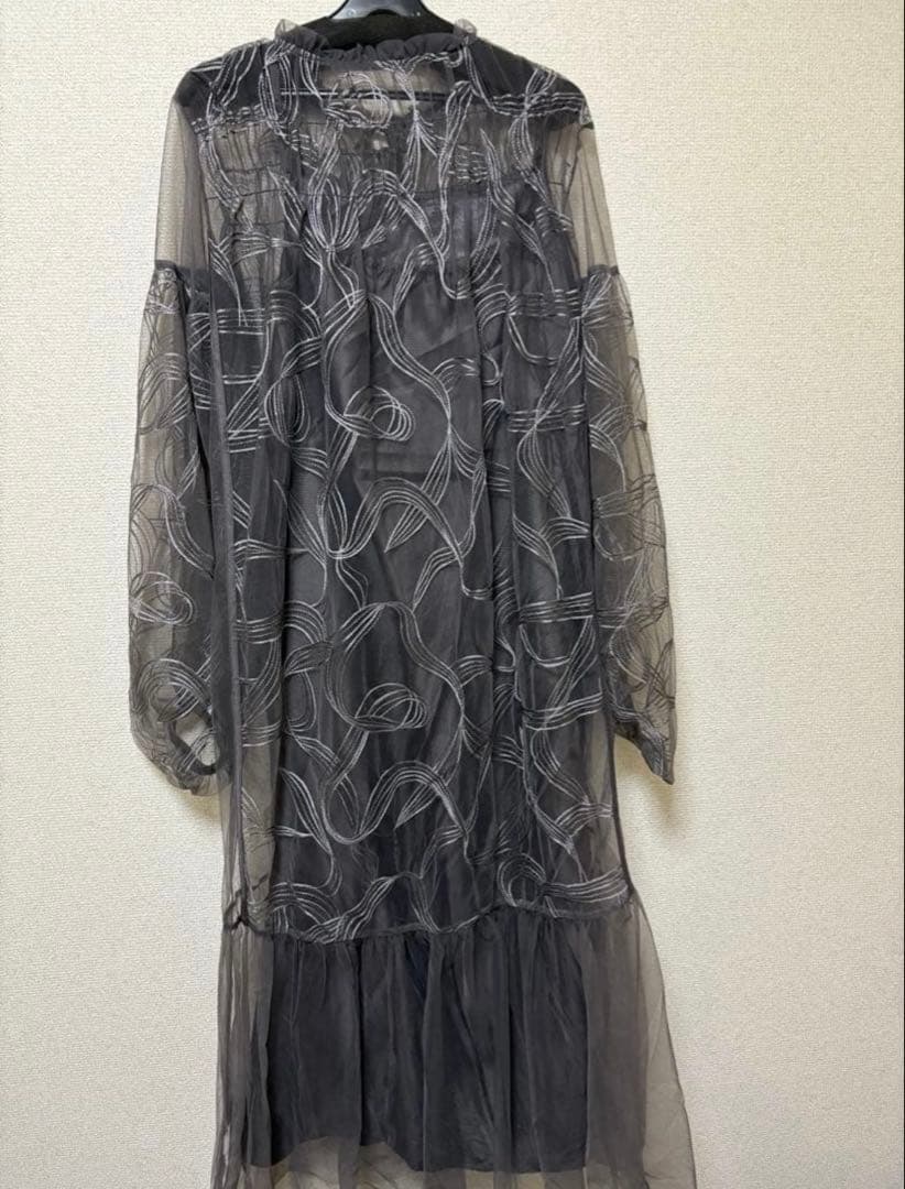 新品　Lサイズ　新作　ニアナ リボンエンブロイダリーレイヤードドレス　チャコール