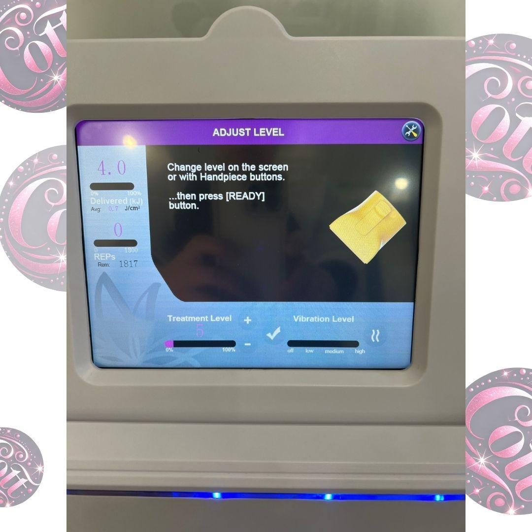 【大人気・美品】RF美顔器　まぶたもOK！たるみ・しわ・目元・ニキビ跡にも◎