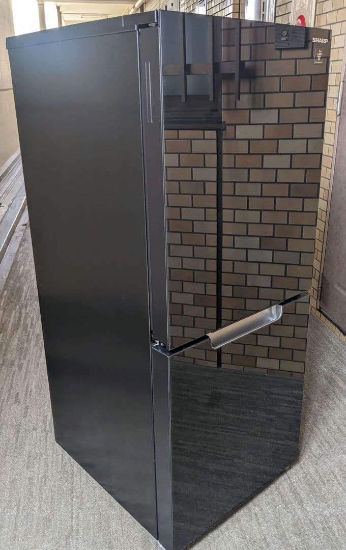 ★2022年製 152L 冷凍冷蔵庫 【SJ-GD15H-B】ピカピカの黒♫