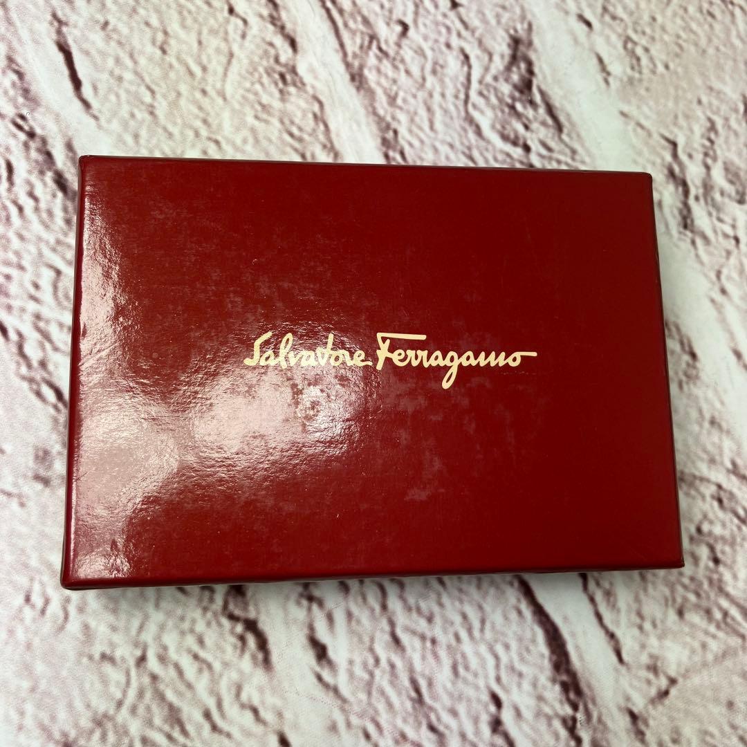 新品・未使用✨フェラガモ ガンチーニ ゴールド金具 ロゴ刻印 レザー キーケース