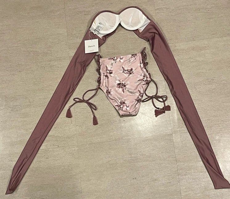 ダーリッチ　水着　未使用　ビーチタオル付き