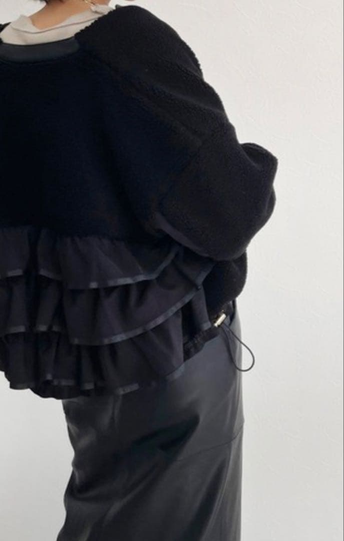 Eimee Lawバックフリルショートボアブルゾン 黒