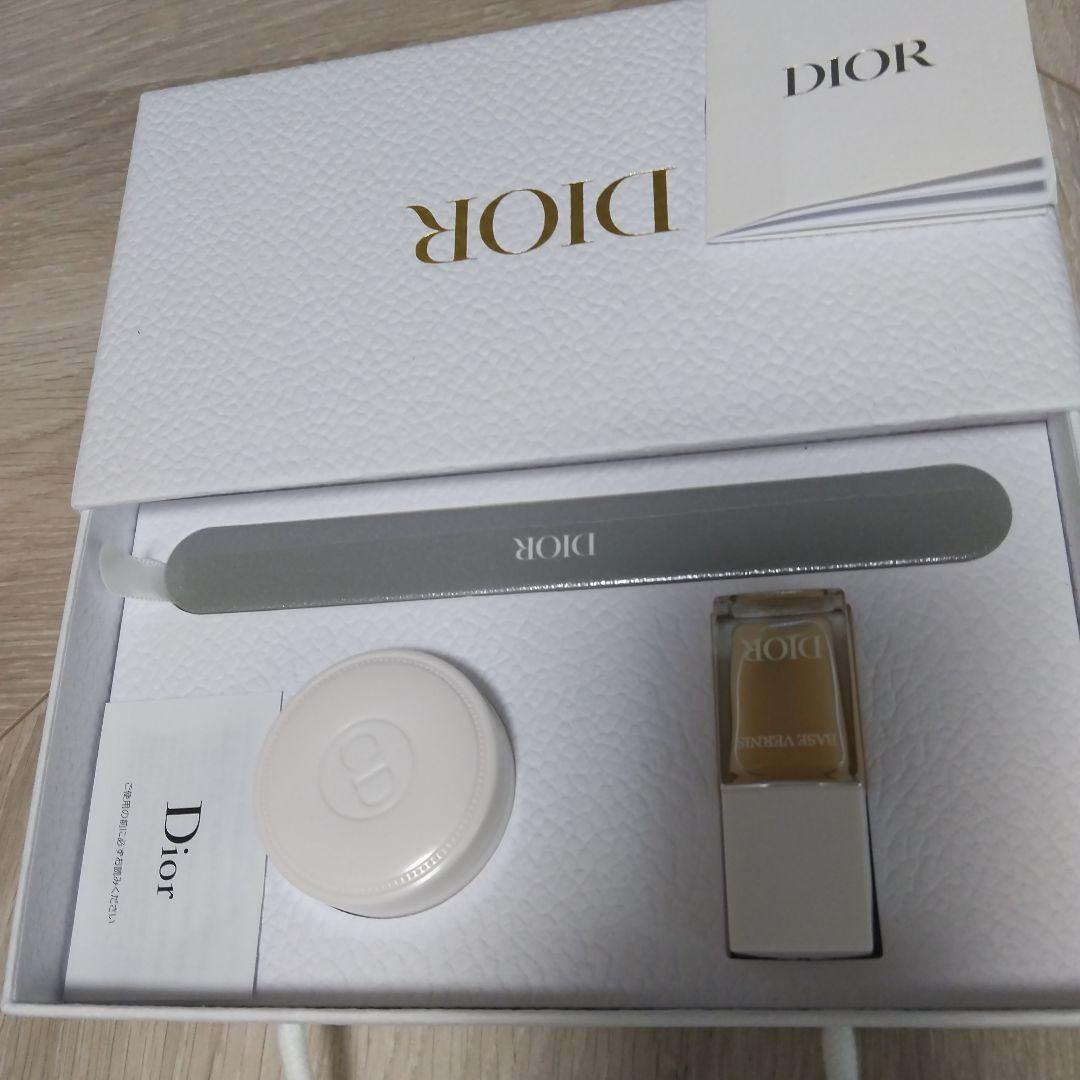 Miss Dior ボディミルク&ネイルケアセット