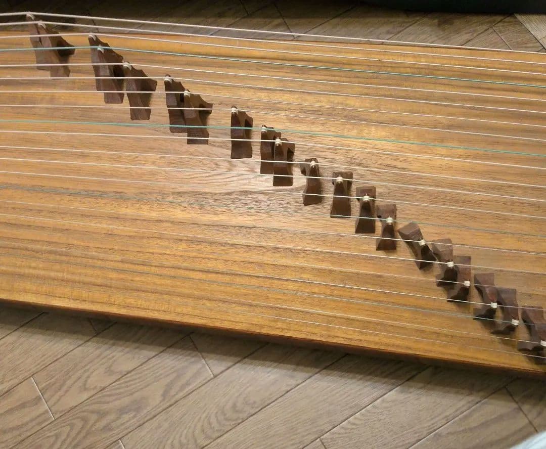 ブロッコリー　古筝　中国楽器　緑のケース付き 本体ケース爪替線譜面台付