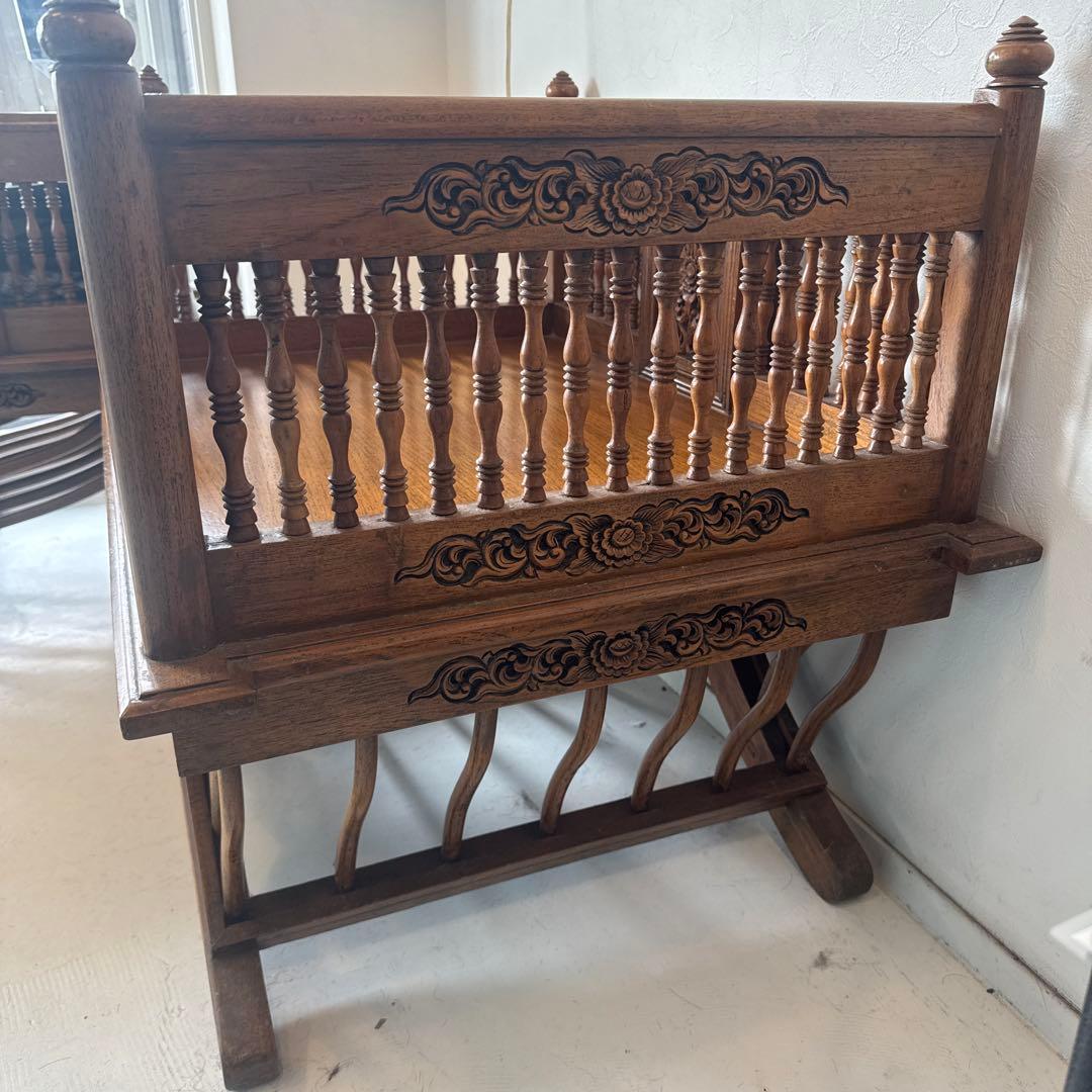 木製彫刻入り1人掛けソファ