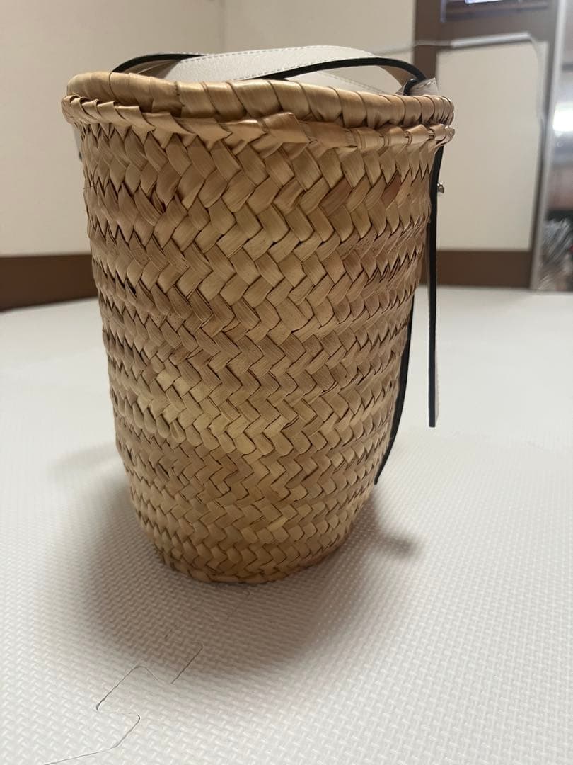ロエベ　LOEWE かごバッグ　未使用に近い