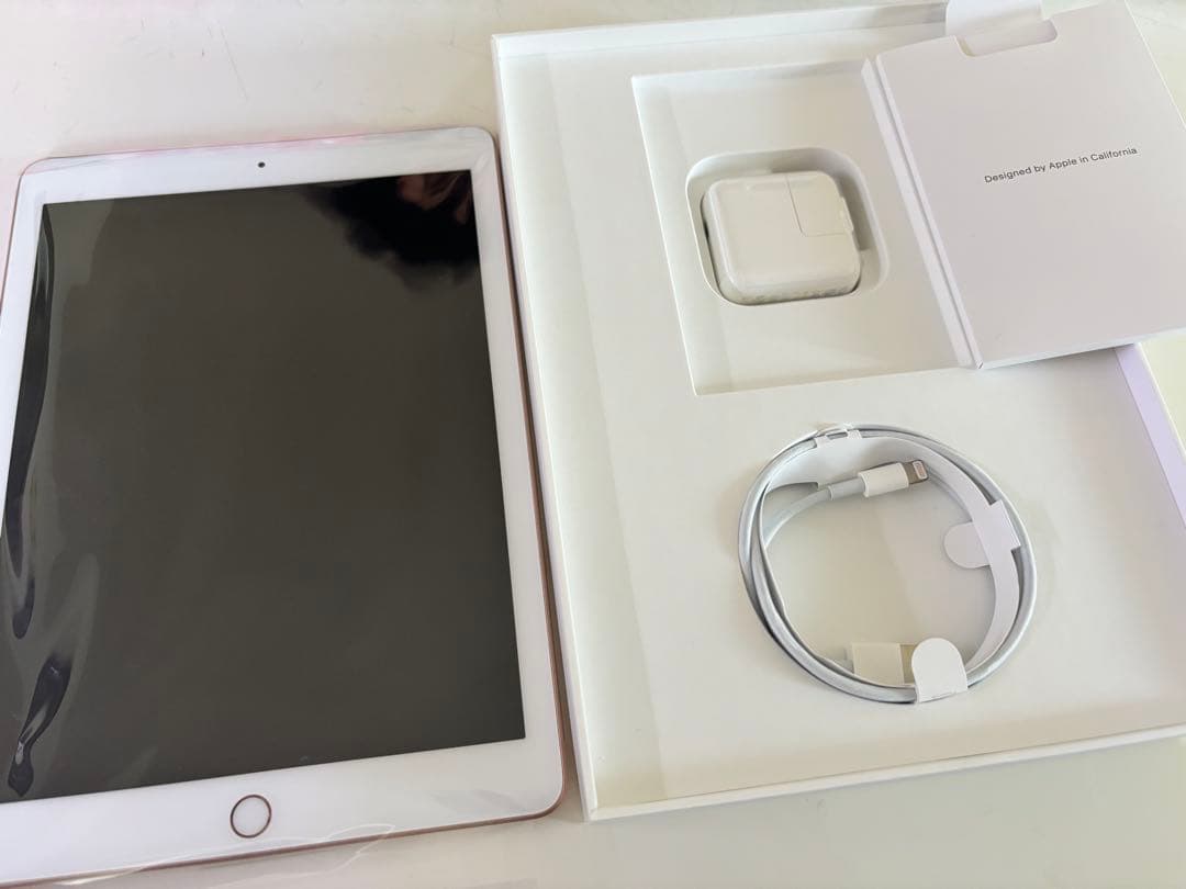 中古品　Apple iPad（第６世代）32GB Wi-Fi Gold