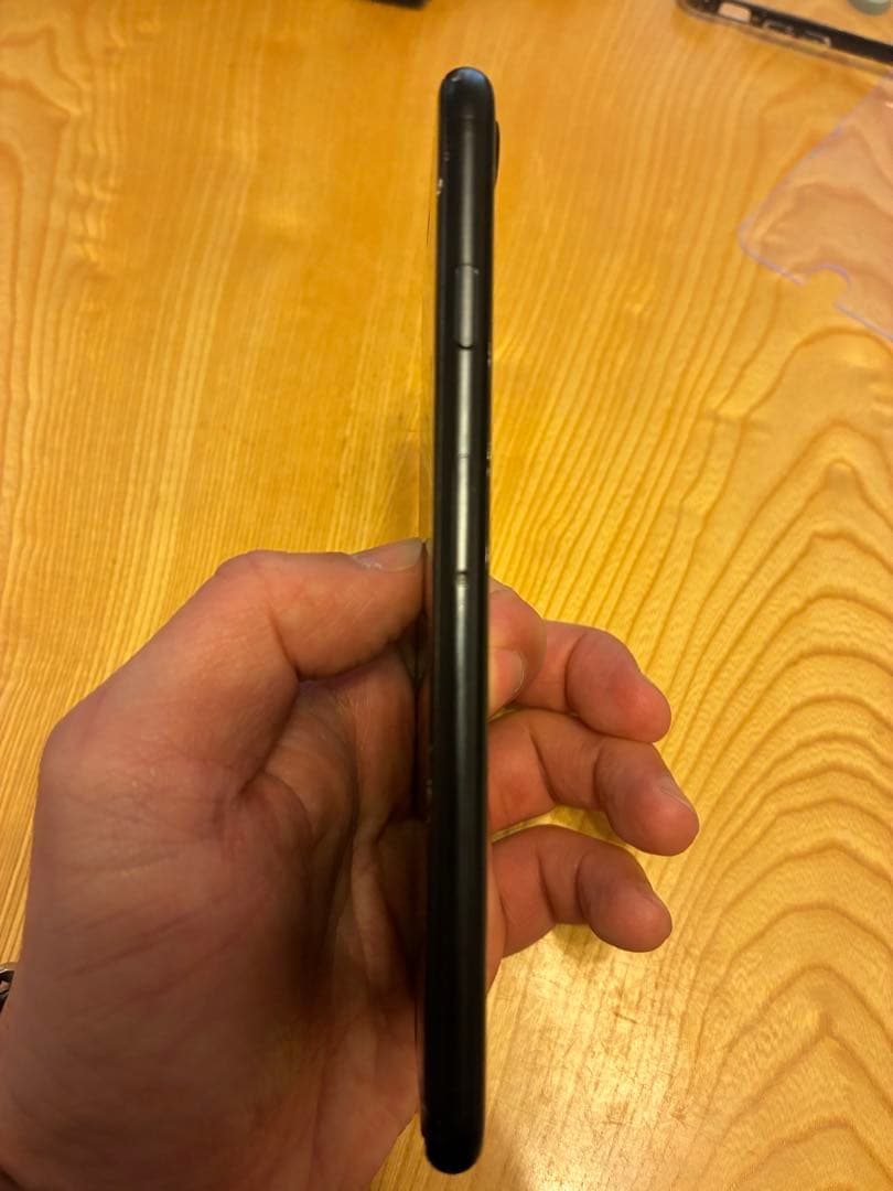 Apple iPhone SE第二世代　画面傷あり