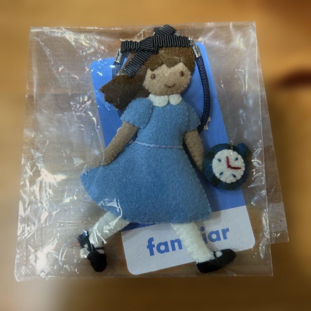 familiar フェルトチャーム 時計を持った女の子