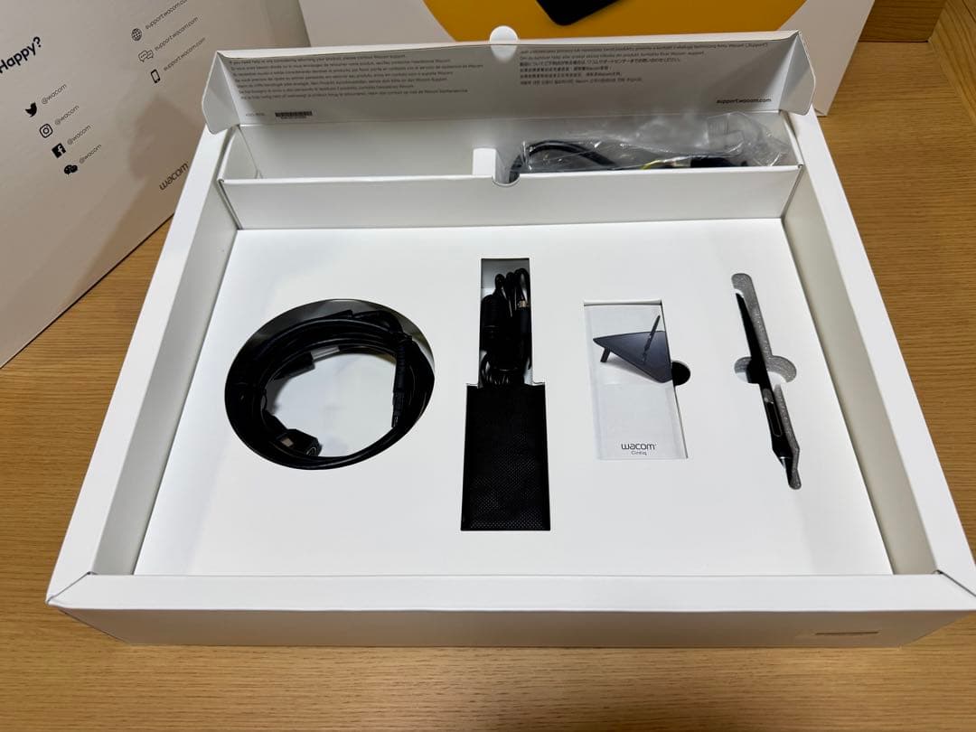 Wacom Cintiq 16 DTK1660 K0D + 専用スタンド　セット