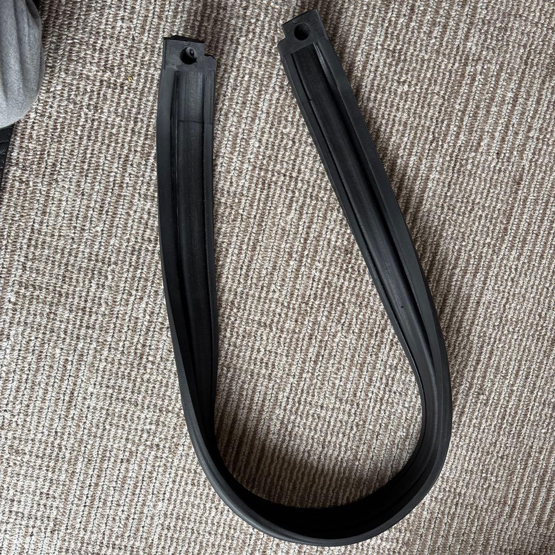 YJラングラー　フロントシールドゴム