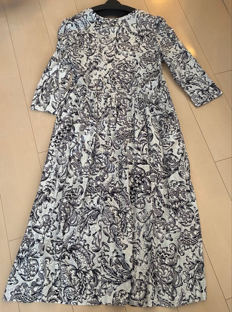 七分袖　花柄Aラインワンピース