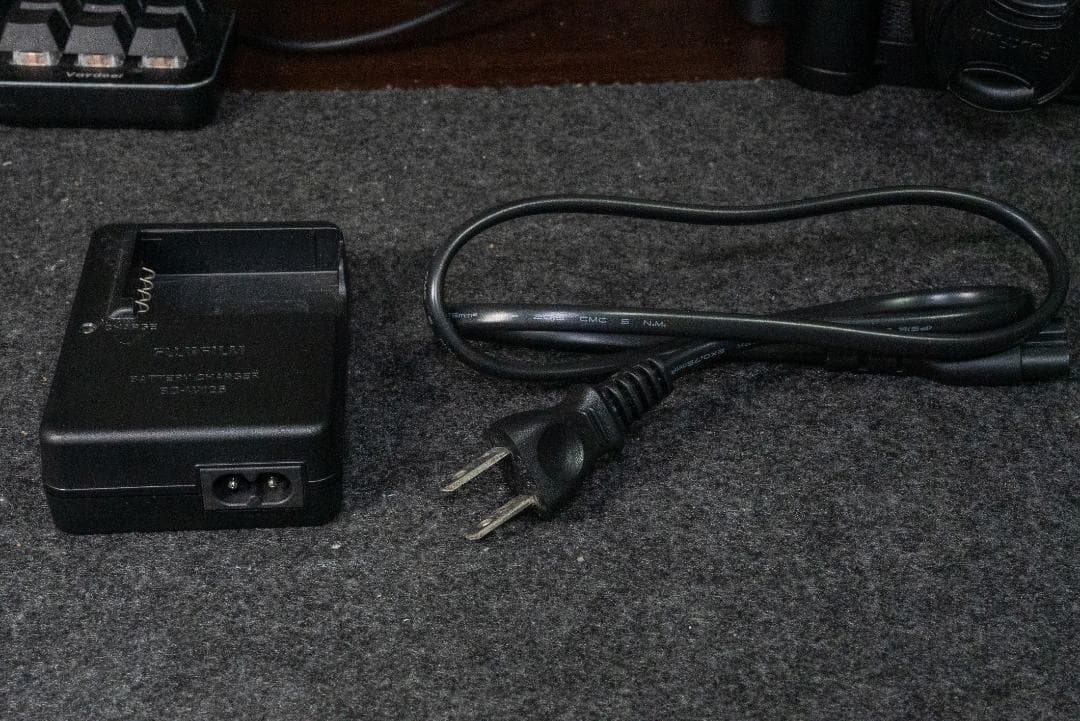 デジタルカメラ FUJIFILM X-M1 XC35mm F2