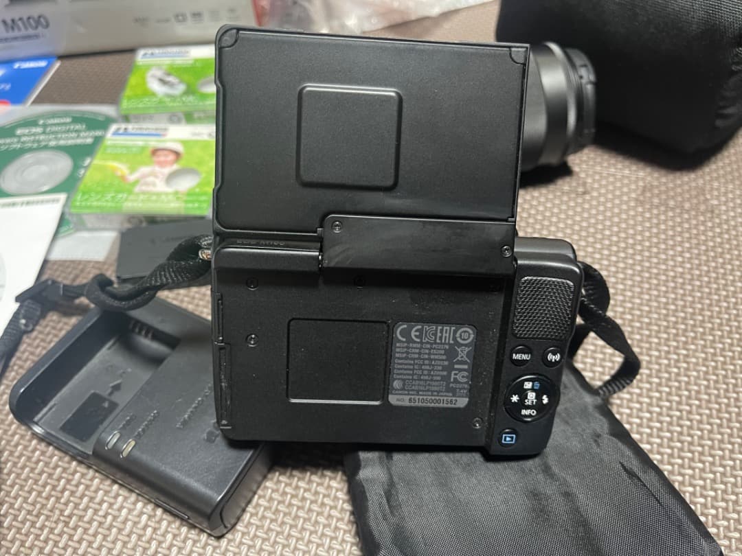 Canon M100 キヤノンM100