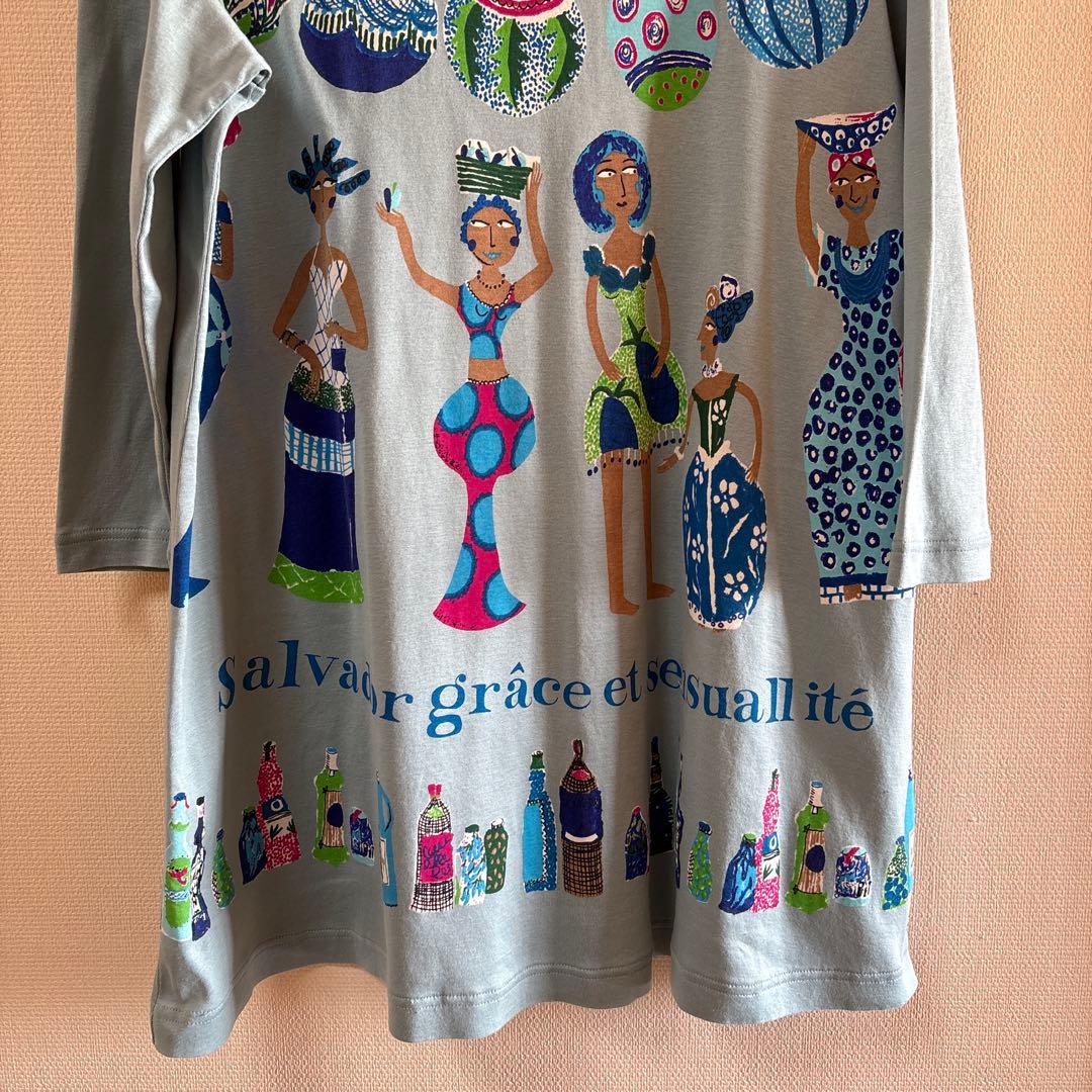 【未使用に近い】✨薄いブルー地にユニークな柄で長袖チュニック綿100%❣️