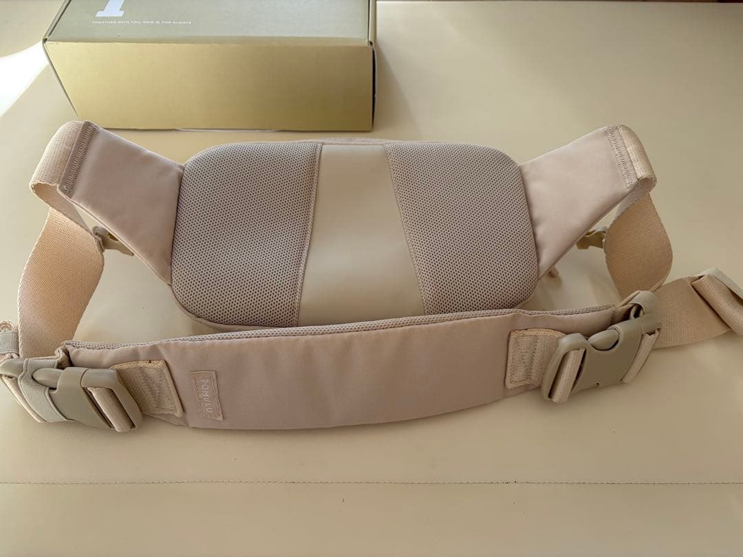 POMULU アイボリー　ヒップシート