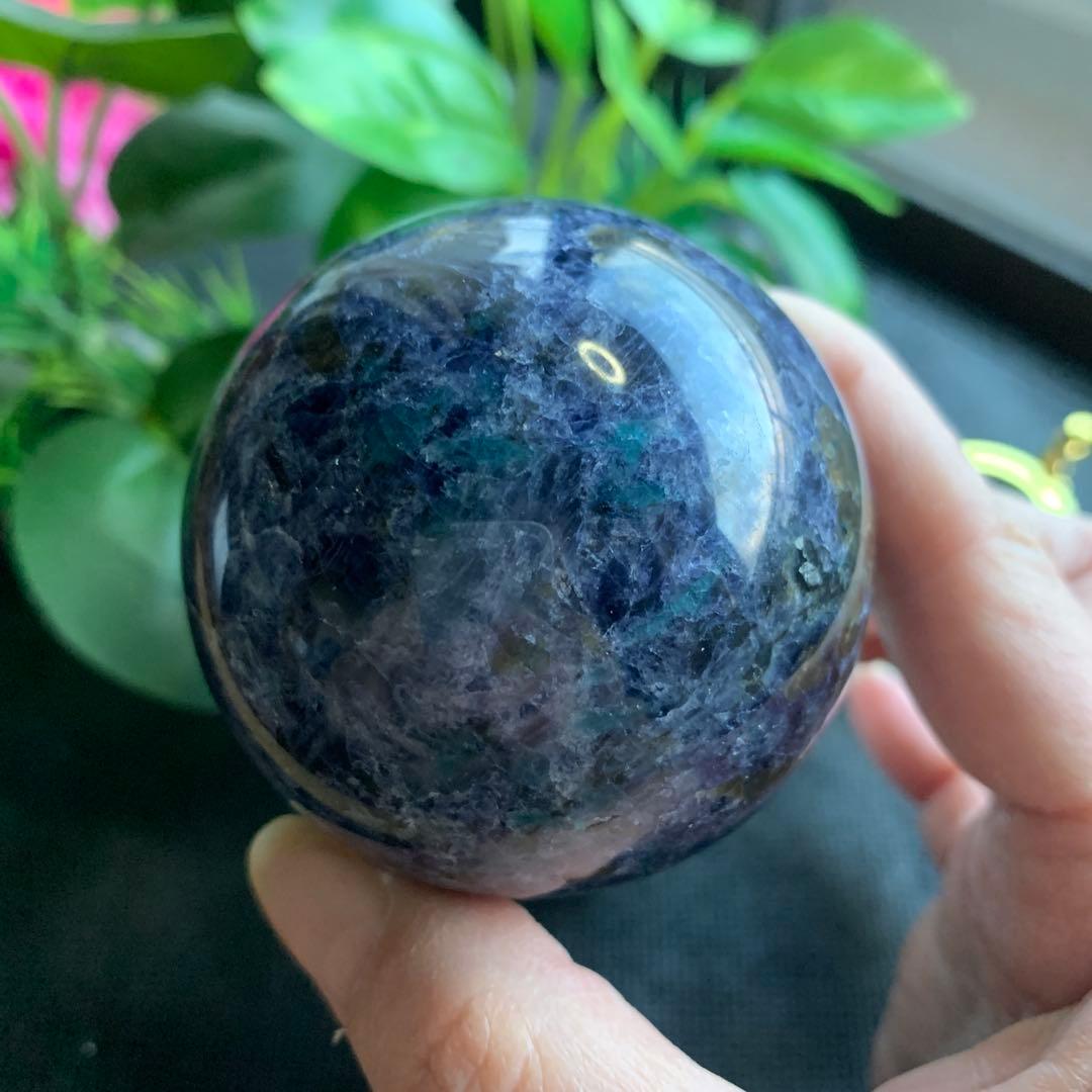 アイオライトスフィア約60mm 高品質　グリーンカイヤナイト・リモナイト共生