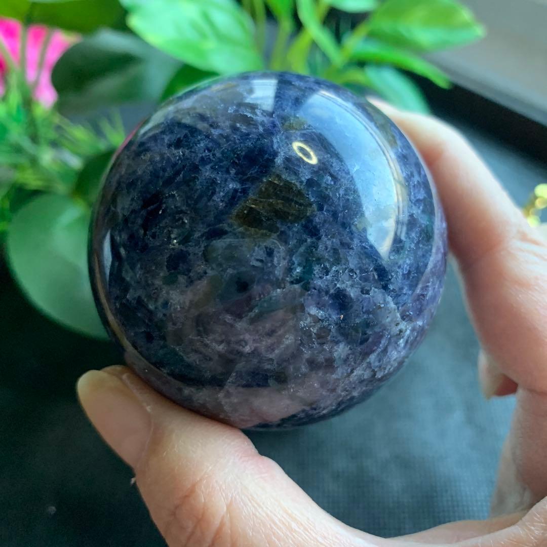 アイオライトスフィア約60mm 高品質　グリーンカイヤナイト・リモナイト共生