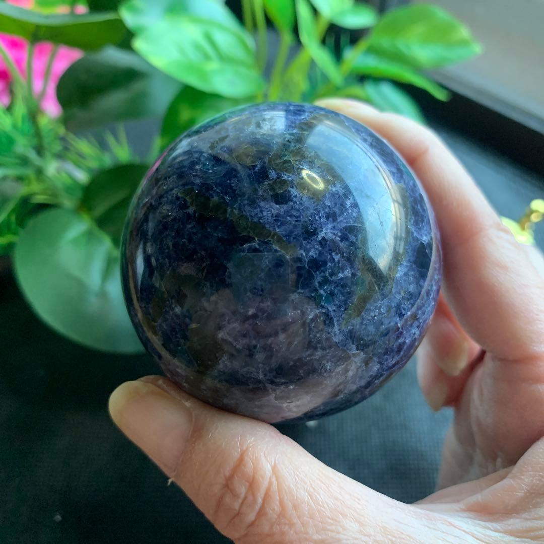アイオライトスフィア約60mm 高品質　グリーンカイヤナイト・リモナイト共生