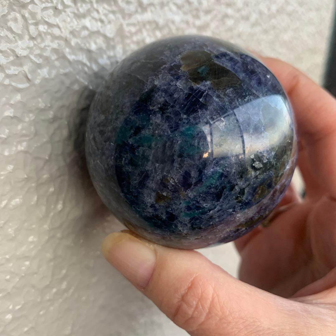 アイオライトスフィア約60mm 高品質　グリーンカイヤナイト・リモナイト共生