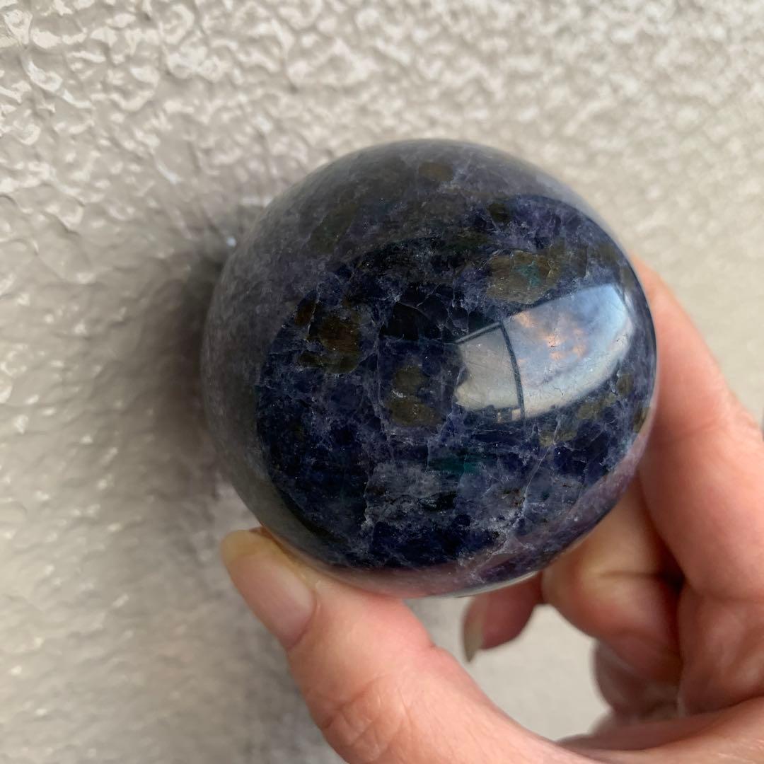 アイオライトスフィア約60mm 高品質　グリーンカイヤナイト・リモナイト共生