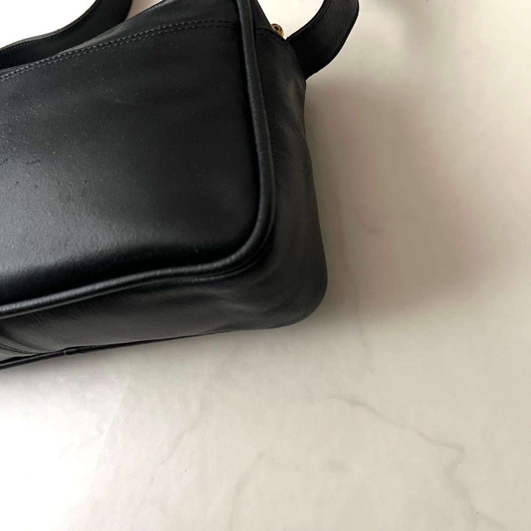 GIVENCHY 4Gロゴ ショルダーバッグ レザー 黒 パンチング