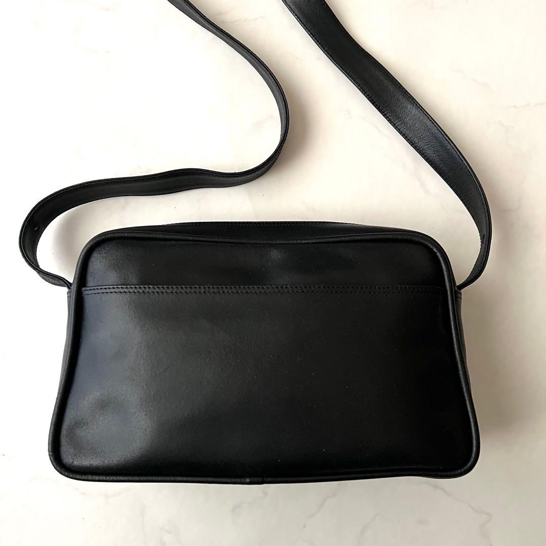 GIVENCHY 4Gロゴ ショルダーバッグ レザー 黒 パンチング