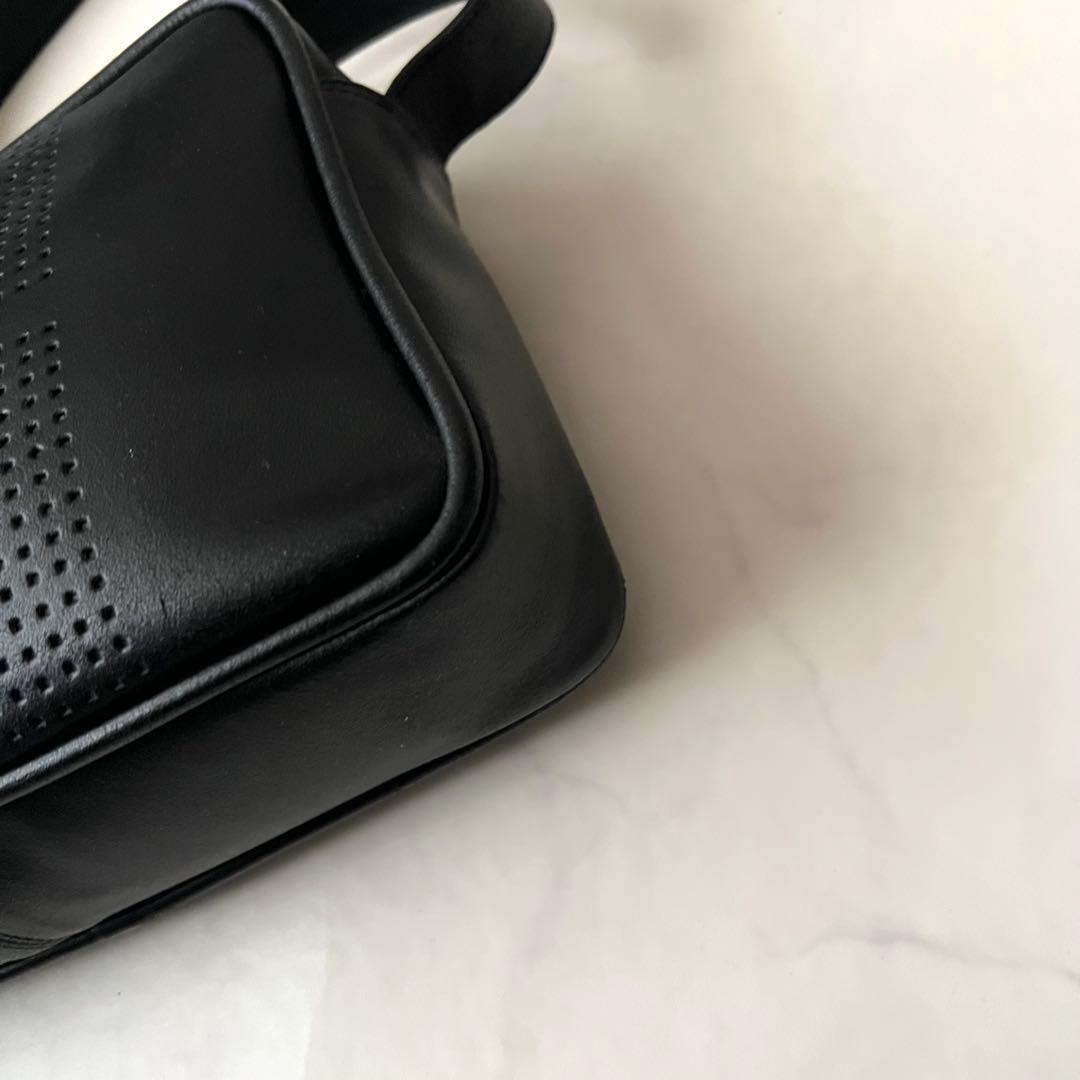 GIVENCHY 4Gロゴ ショルダーバッグ レザー 黒 パンチング