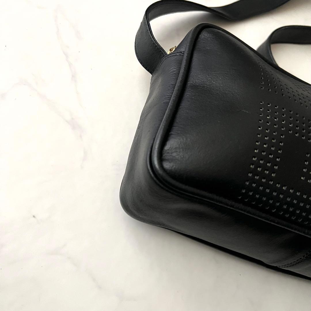 GIVENCHY 4Gロゴ ショルダーバッグ レザー 黒 パンチング