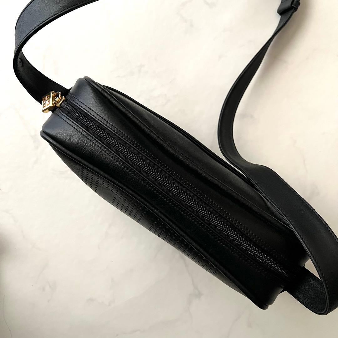 GIVENCHY 4Gロゴ ショルダーバッグ レザー 黒 パンチング